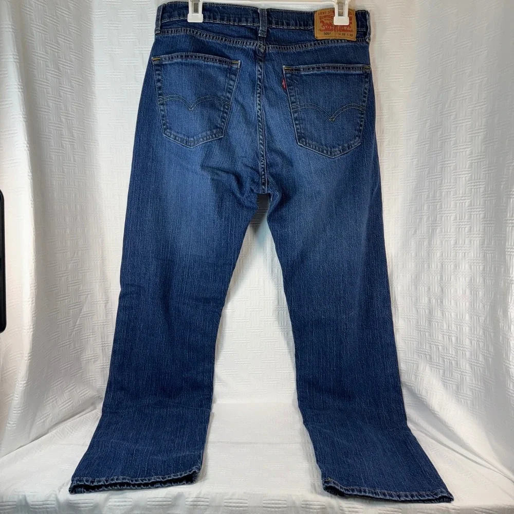 Levi's 505 Jeans / Men's Size‎ 32x32 / Medium Wash / SKU 0191